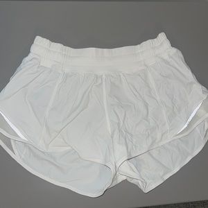 White lululemon 2.5” hotty hot shorts!
